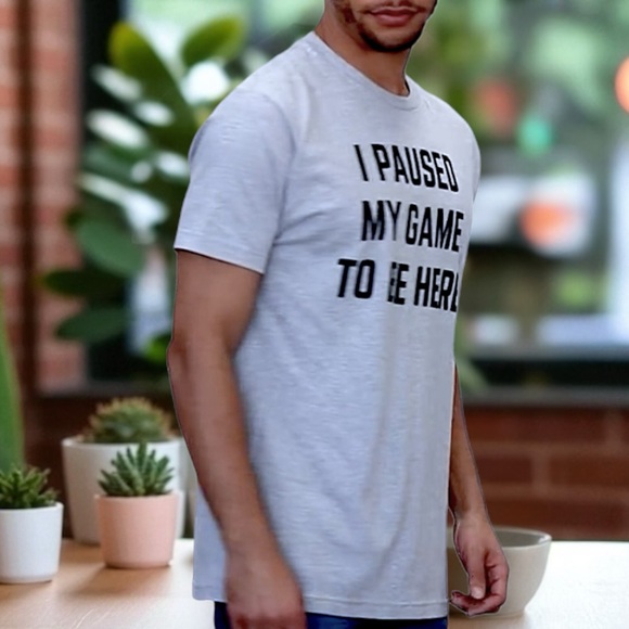 Ann Arbor T-shirt Co. I Paused My Game to Be Here Video Game Joke Phrase T-Shirt - Picture 6 of 16